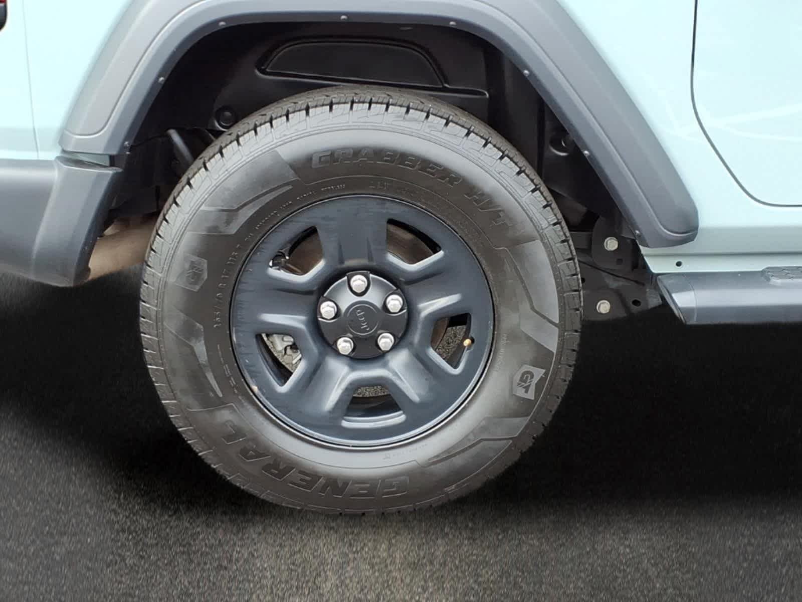 Used 2024 Earl Clearcoat Jeep Sport image 3