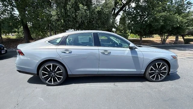 New 2026 Urban Gray Pearl Honda Touring Hybrid image 3