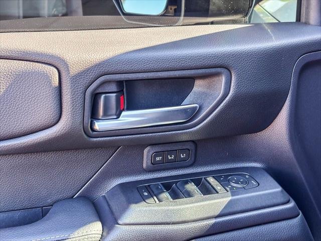 Certified Used 2025 WIND CHILL PEARL Toyota  image 21