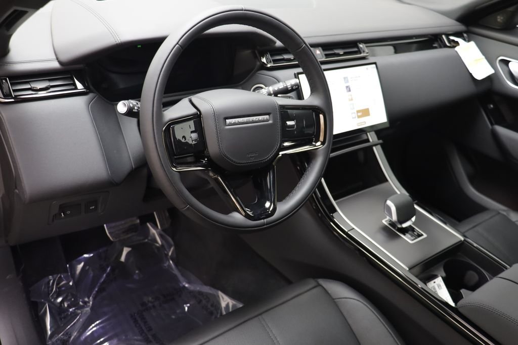 New 2026 Santorini Black LAND ROVER Dynamic SE image 7