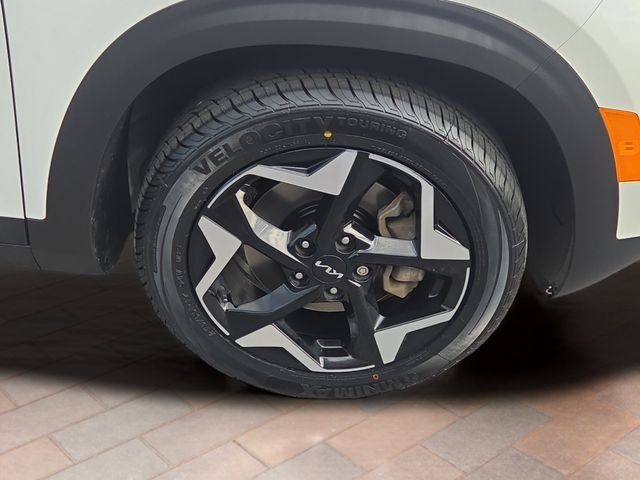 Used 2024 Snow White Pearl Kia EX image 25