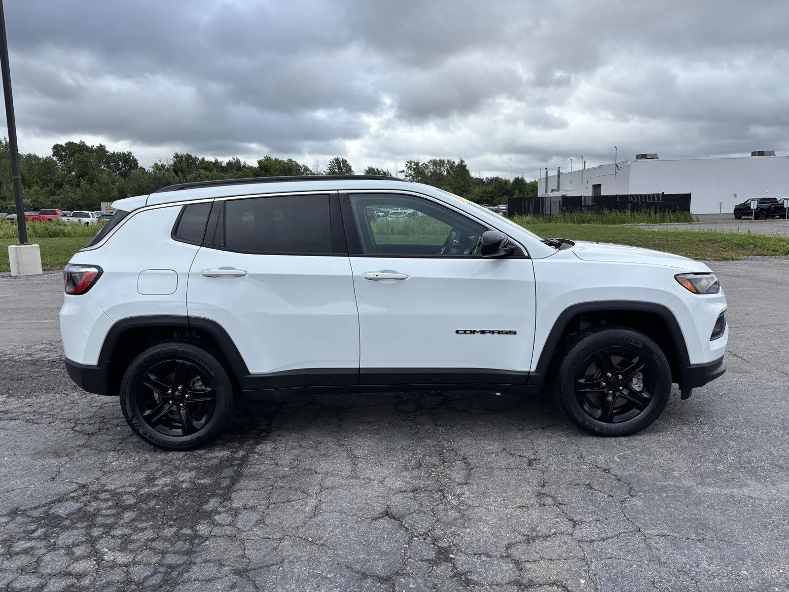Used 2023 Bright White Clearcoat Jeep Latitude image 8