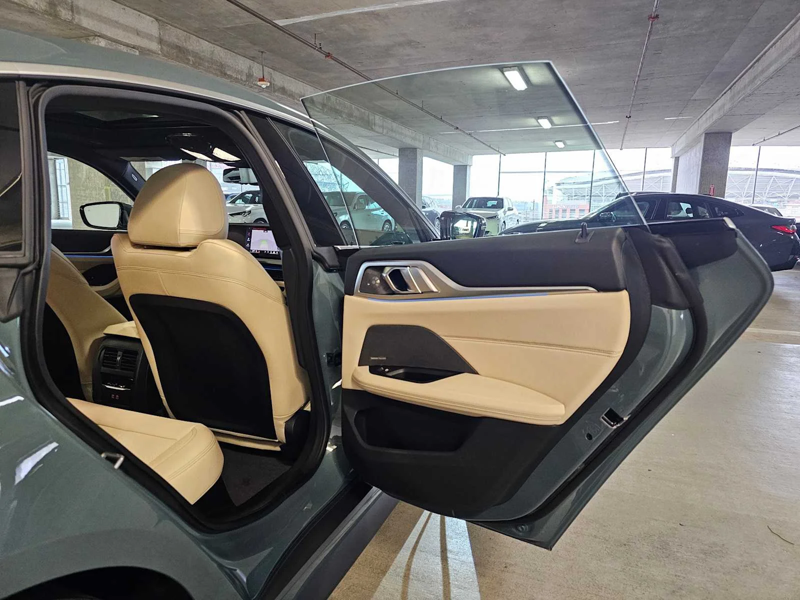 New 2026 Cape York Green Metallic BMW xDrive40 image 35