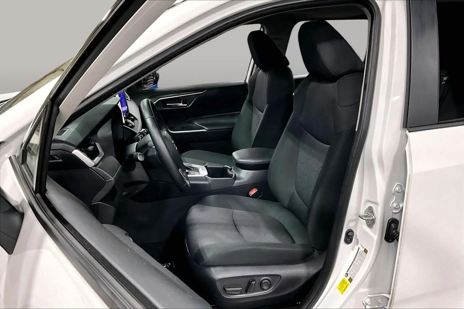 Used 2025 Ice Cap Toyota Hybrid XLE image 8