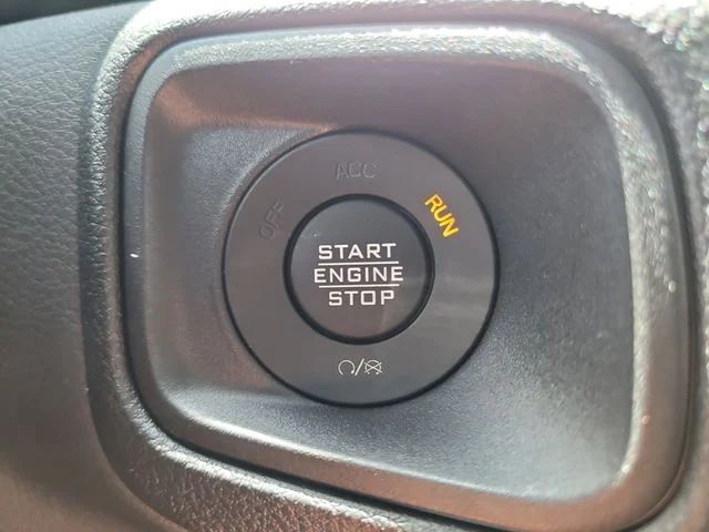 Used 2025 Green Jeep Sport S image 23