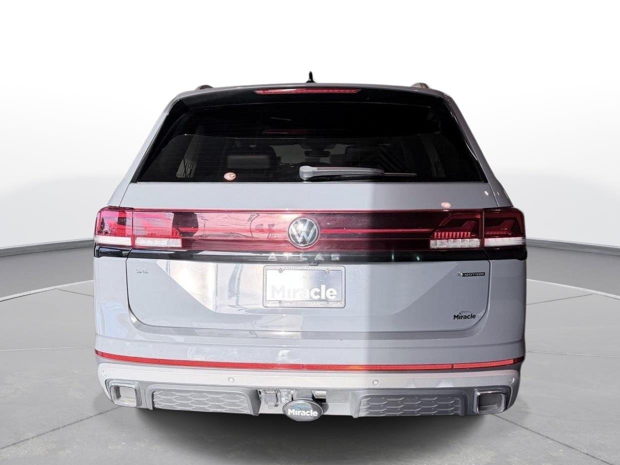 Used 2024 Pure Gray Volkswagen 2.0T Peak Edition SE w/Technology image 14