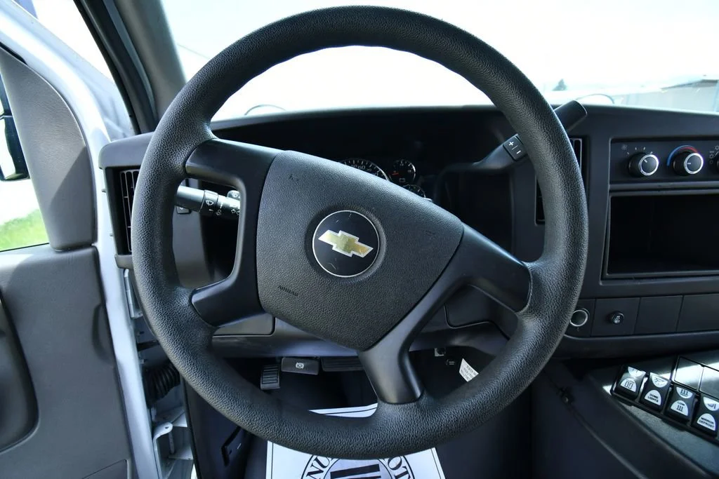 Used 2013 SUMMIT WHITE Chevrolet CUTWAY image 2