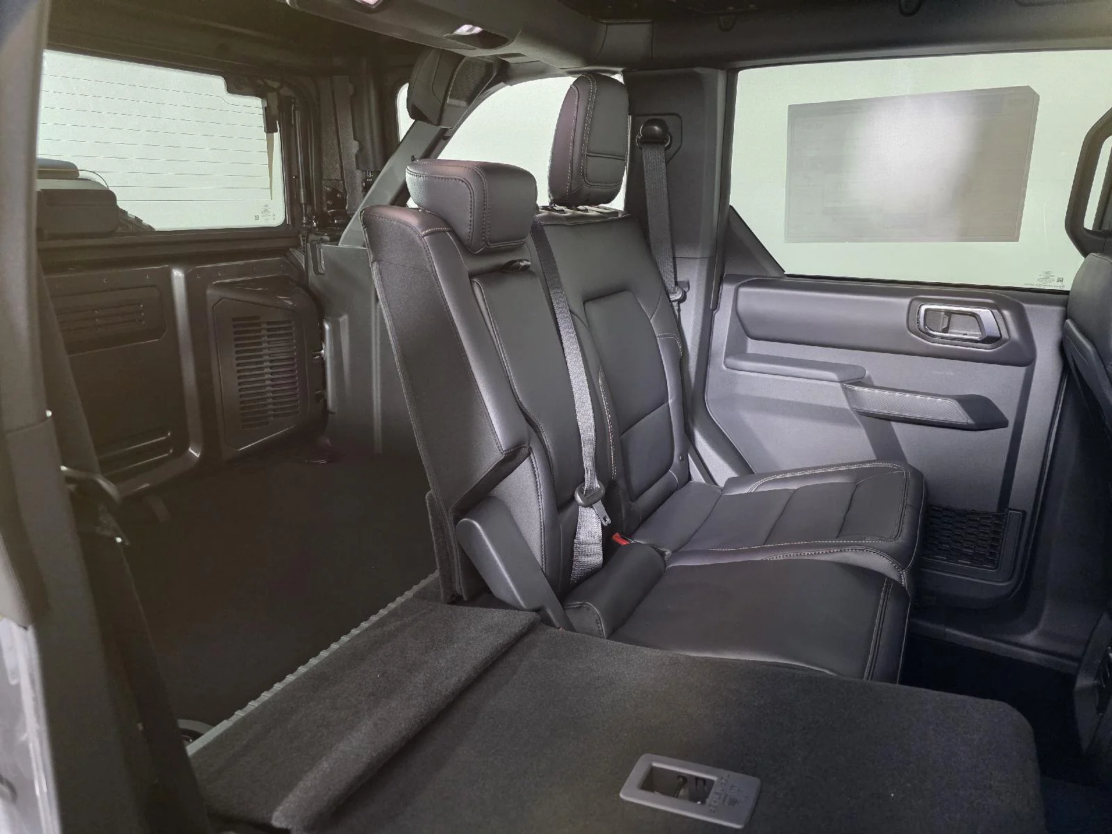 Used 2025 Carbonized Gray Metallic Ford Badlands image 20