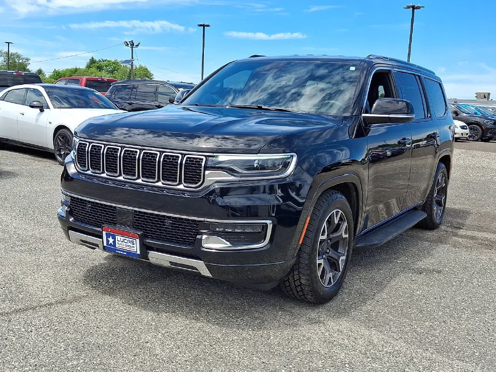 Used 2023 Diamond Black Crystal Pearlcoat Jeep Series III image 5