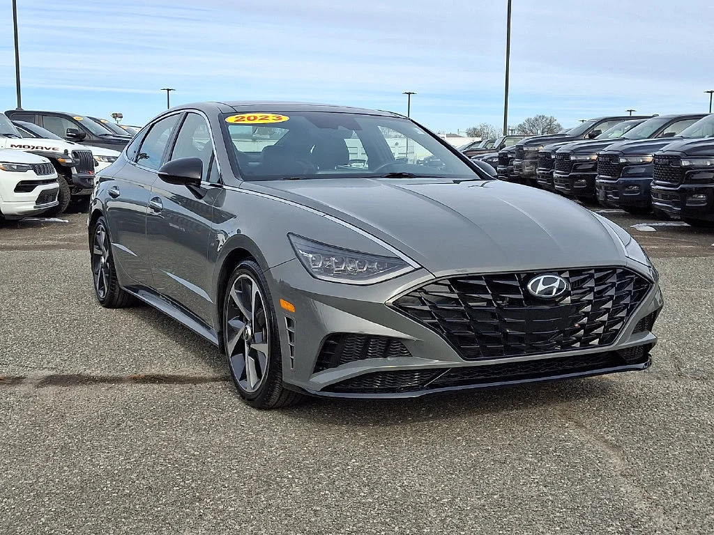 Used 2023 Hampton Gray Hyundai SEL Plus image 2