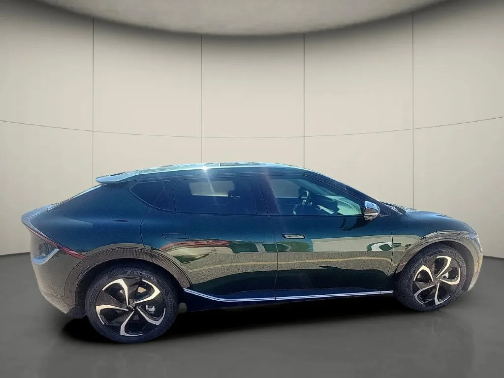 Used 2023 Green Kia GT-Line image 8