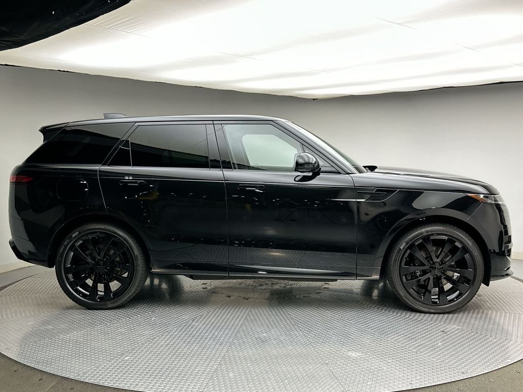 New 2027 Santorini Black Metallic Land Rover Dynamic SE image 4
