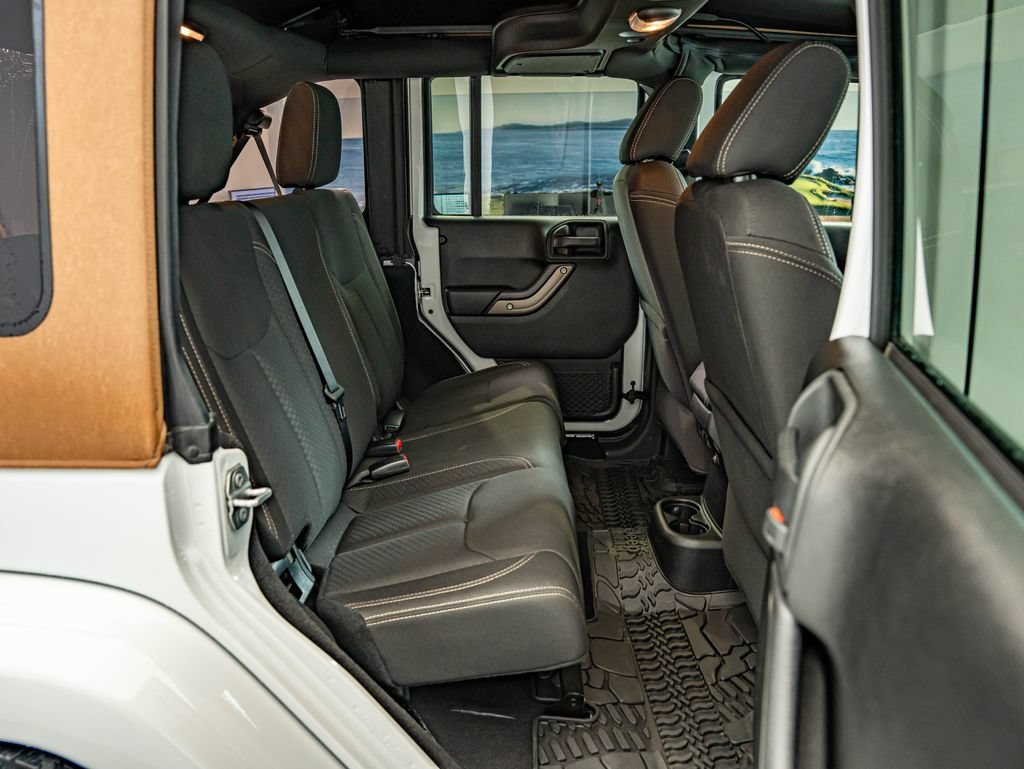 Used 2018 Bright White Clearcoat Jeep Unlimited Sport image 32