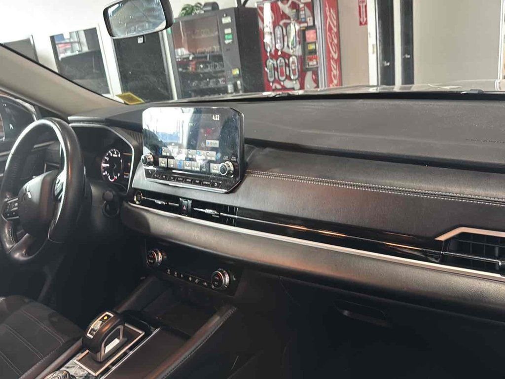 Used 2024 Black Mitsubishi SE Black Edition image 17