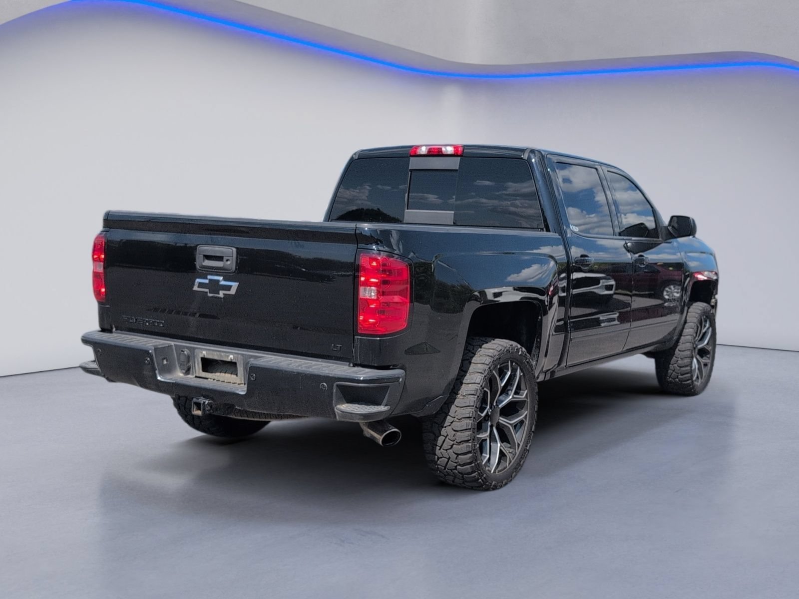 Used 2018 BLACK Chevrolet LT image 3
