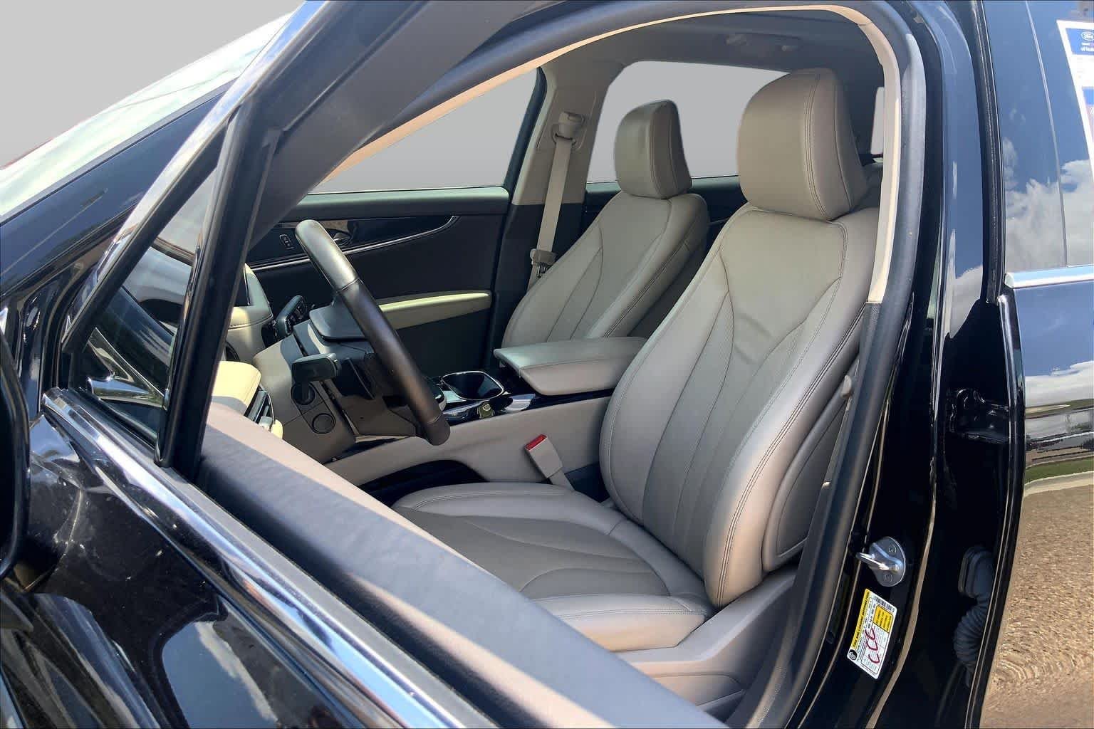 Used 2023 Infinite Black Metallic Clearcoat Lincoln Reserve image 8