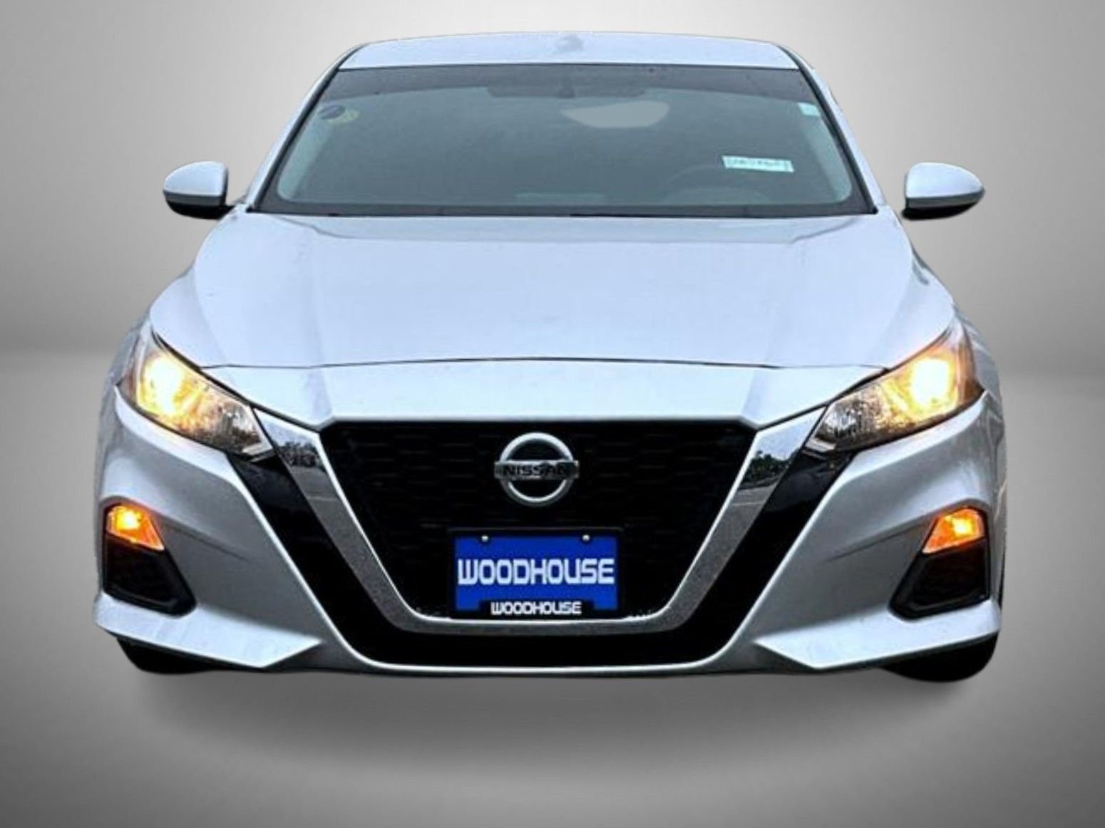 Used 2020 Silver Nissan 2.5 S image 2