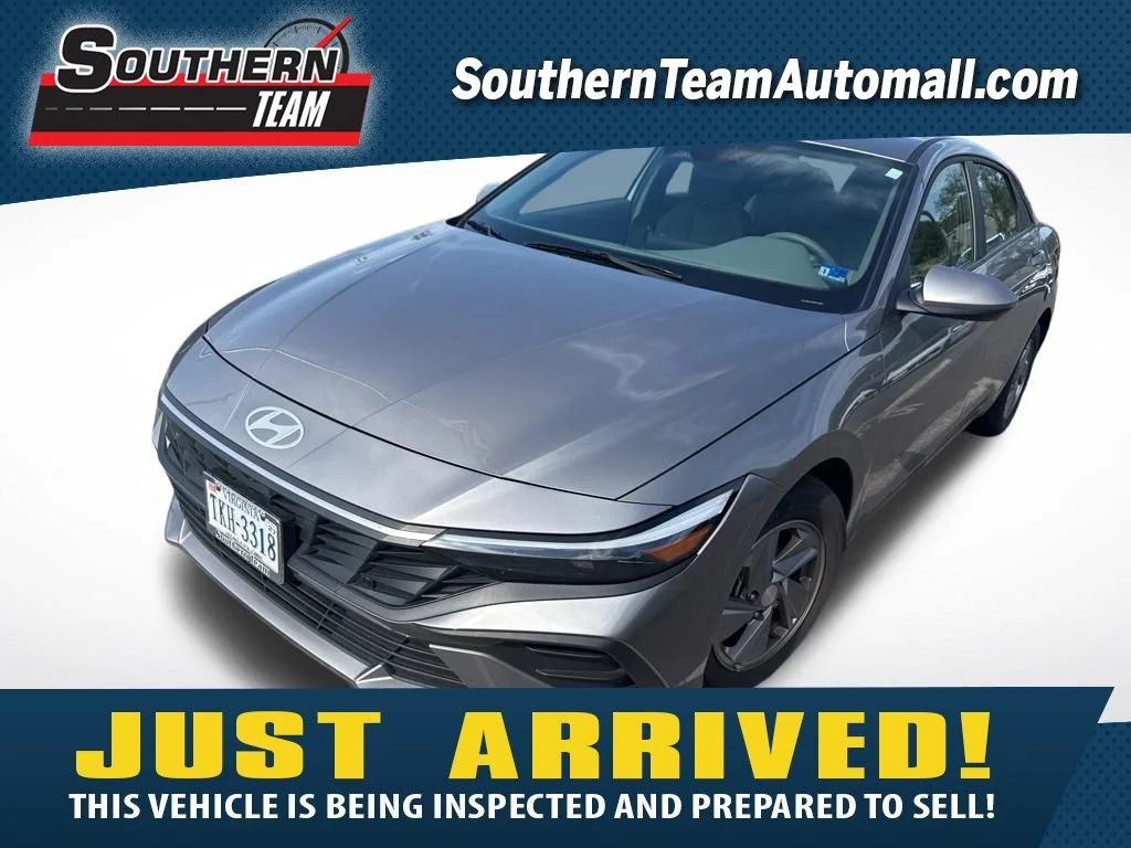Used 2024 Silver Hyundai SE image 1