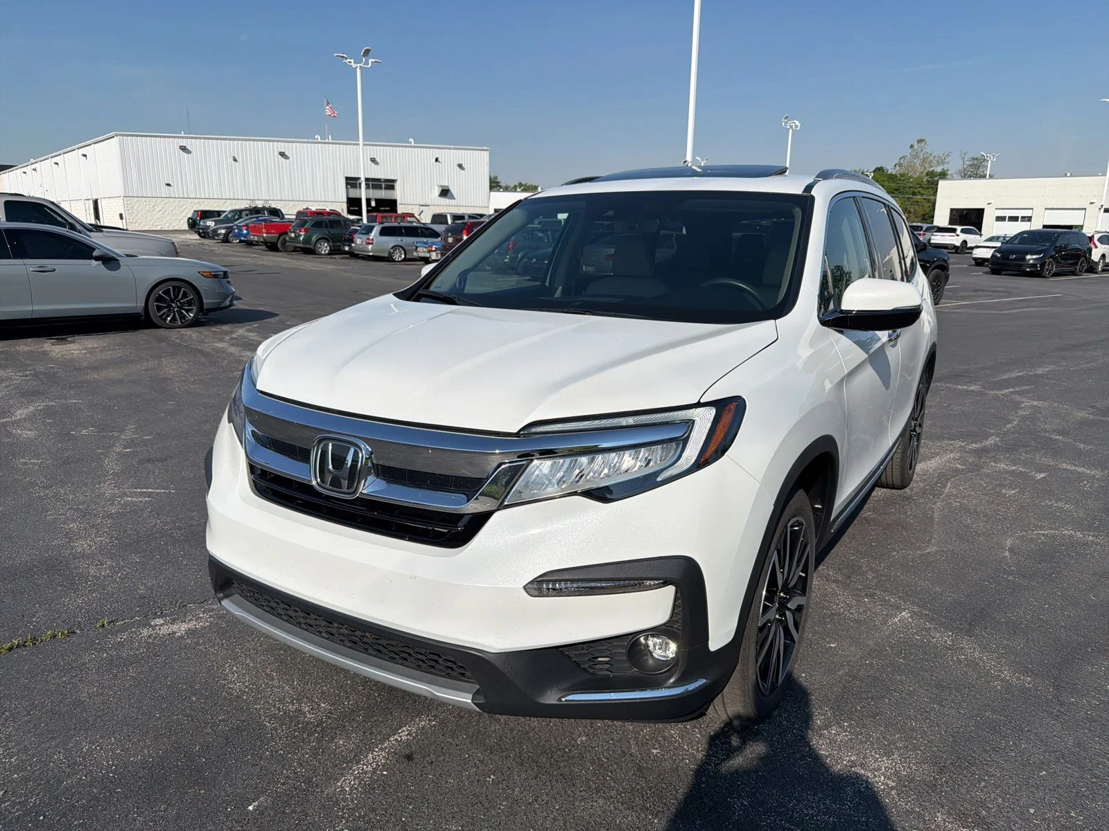 Used 2022 Platinum White Pearl Honda Touring image 2