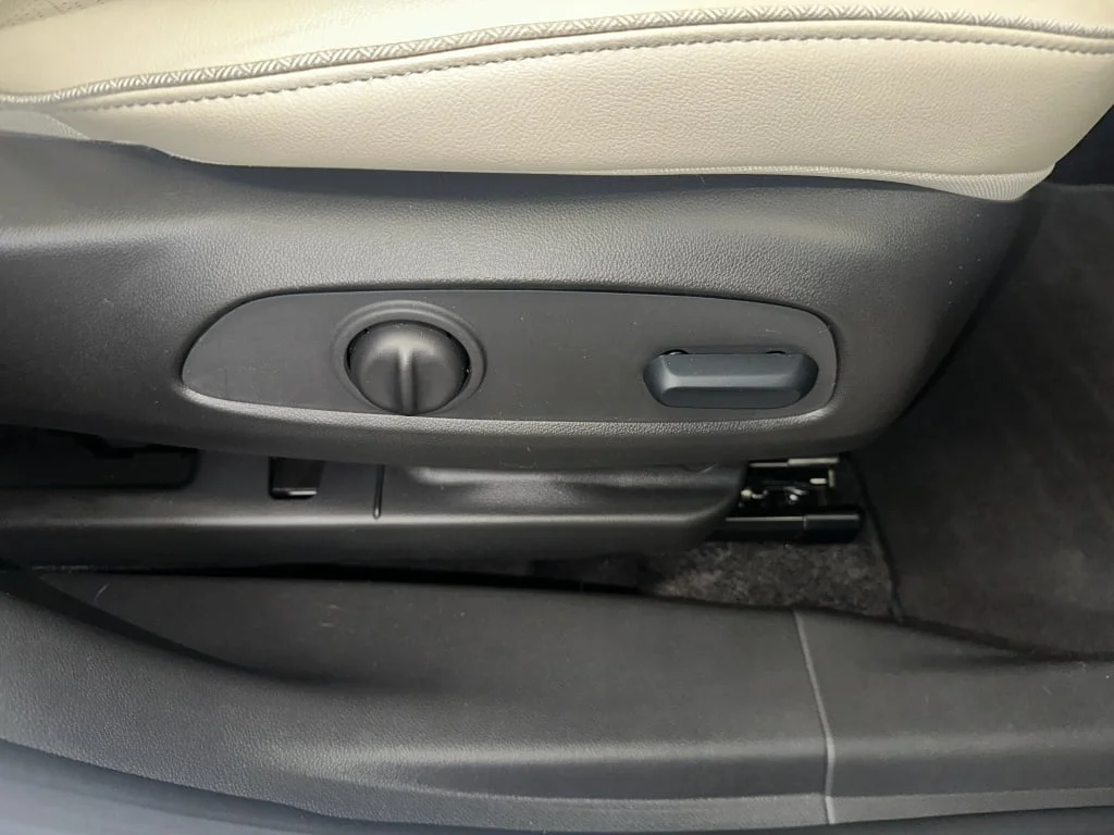 Certified Used 2023 WHITE FROST TRICOAT Buick Essence image 32