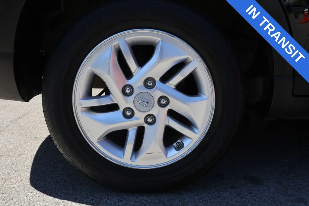 Used 2025 Onyx Black Hyundai SE image 32
