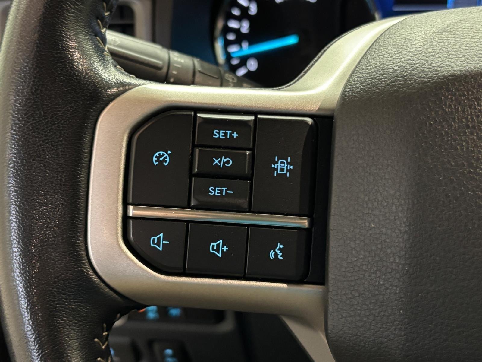 Used 2022 Iconic Silver Metallic Ford XLT image 16