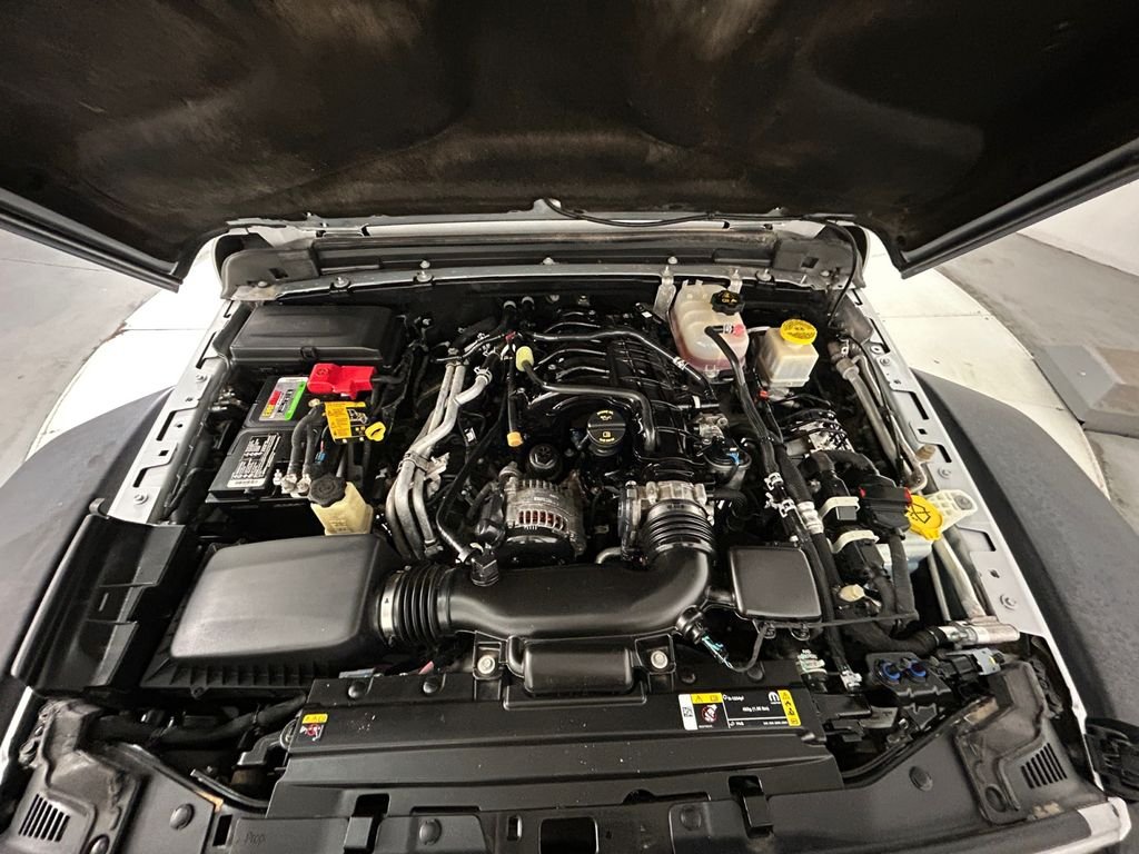 Used 2022 Silver Jeep Mojave image 21