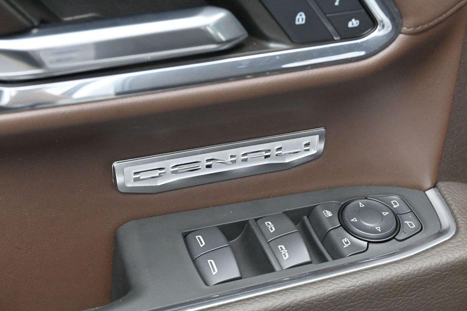 Used 2024 White Frost Tricoat GMC Denali image 12