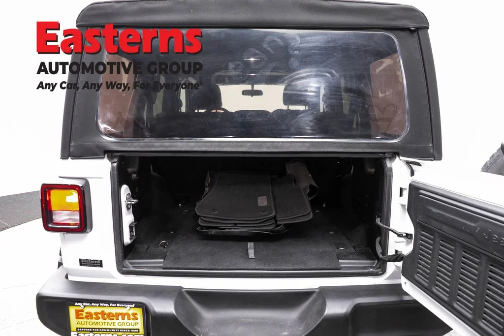 Used 2018 White Jeep Unlimited Sport S image 9