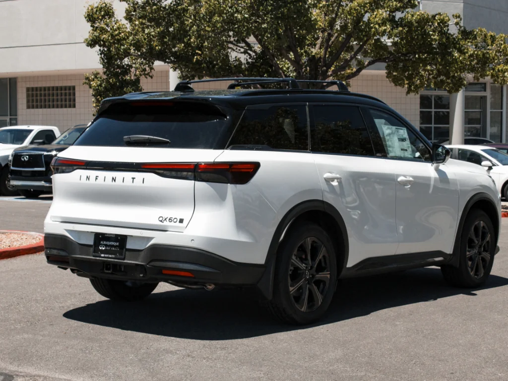 New 2027 2T RAD WHT INFINITI Autograph AWD image 5