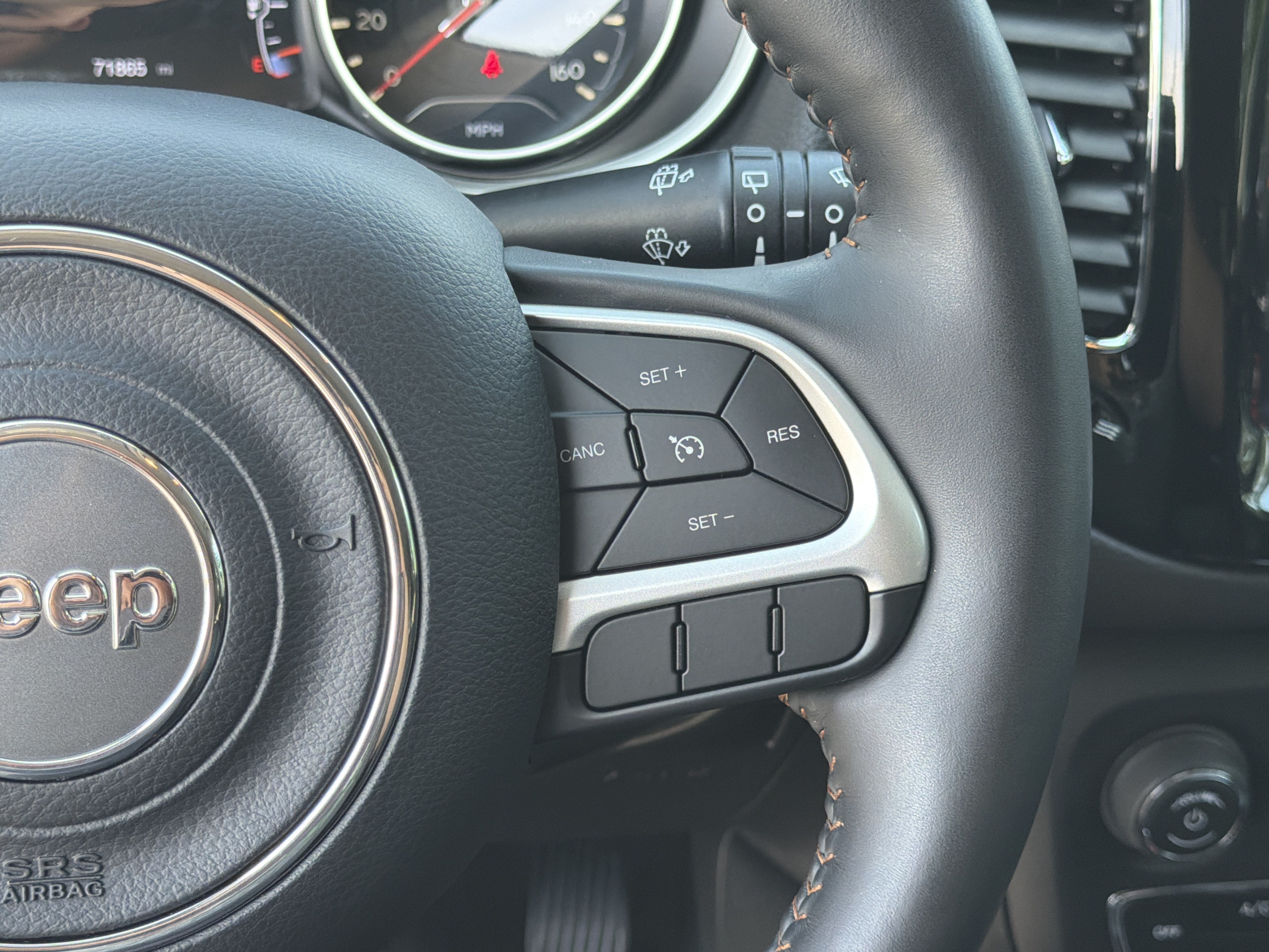 Used 2019 White Clearcoat Jeep Limited image 30