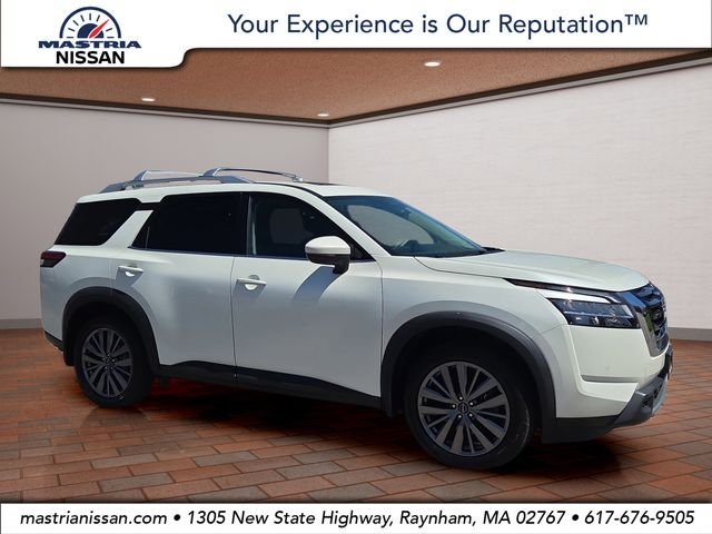 2023 Nissan Pathfinder SL 4WD's photo