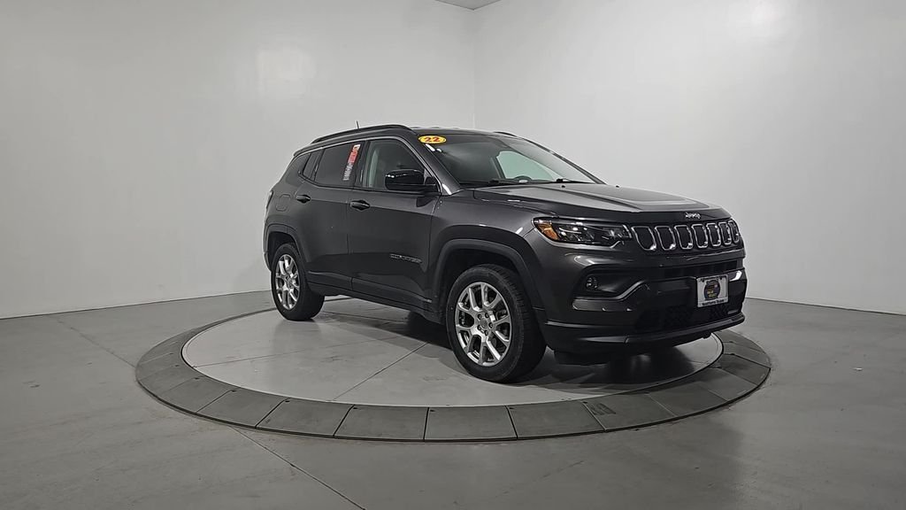 Used 2022 Gray Jeep Latitude Lux image 8