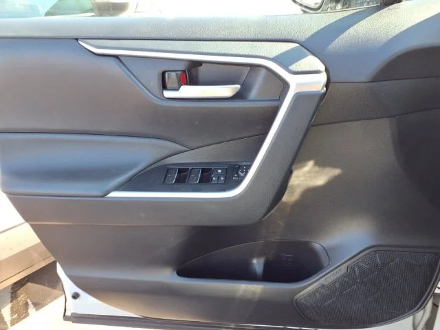 Used 2025 White Toyota XLE image 17