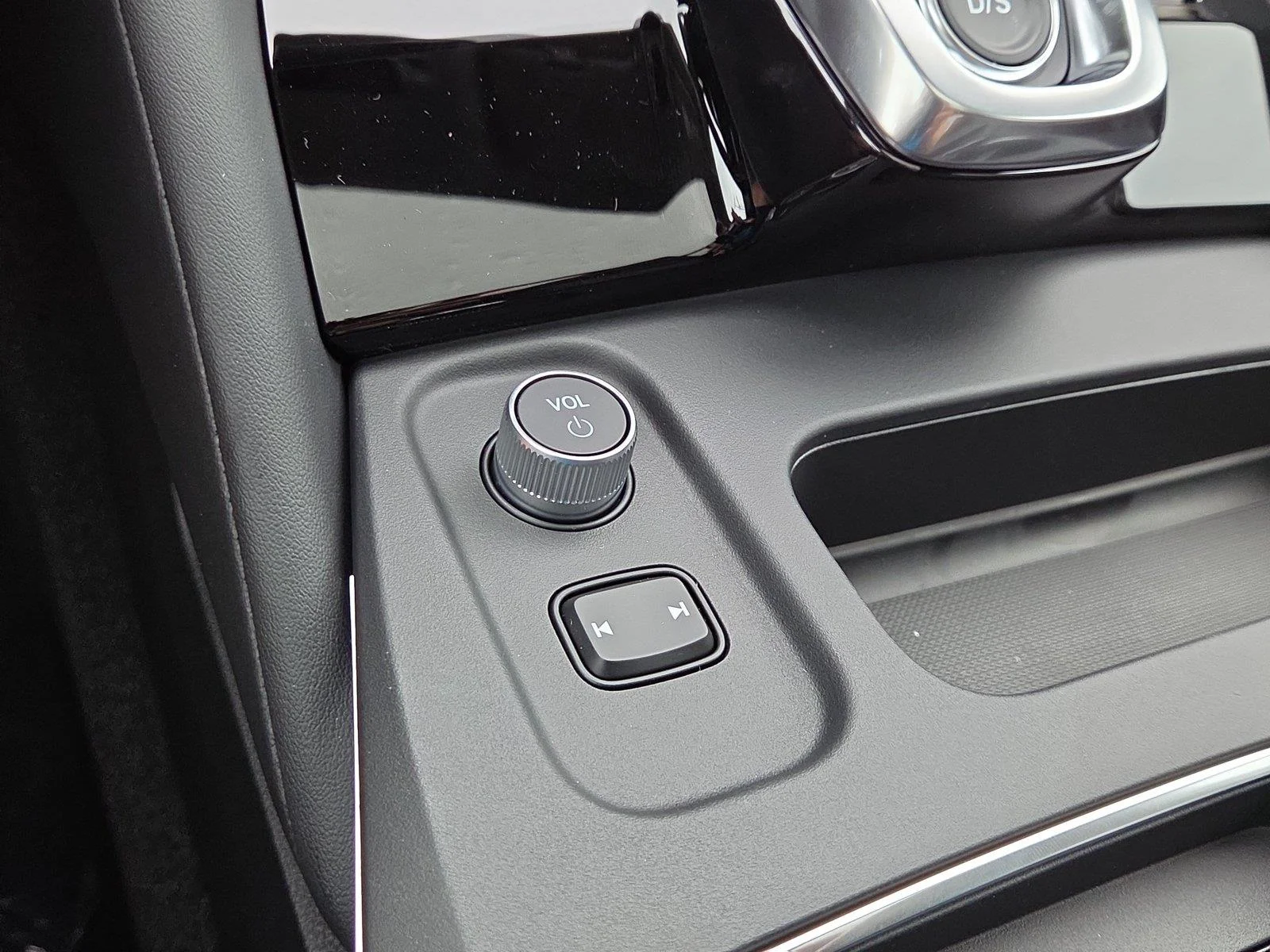 New 2026 Liquid Carbon Metallic Acura SH-AWD w/Tech image 10