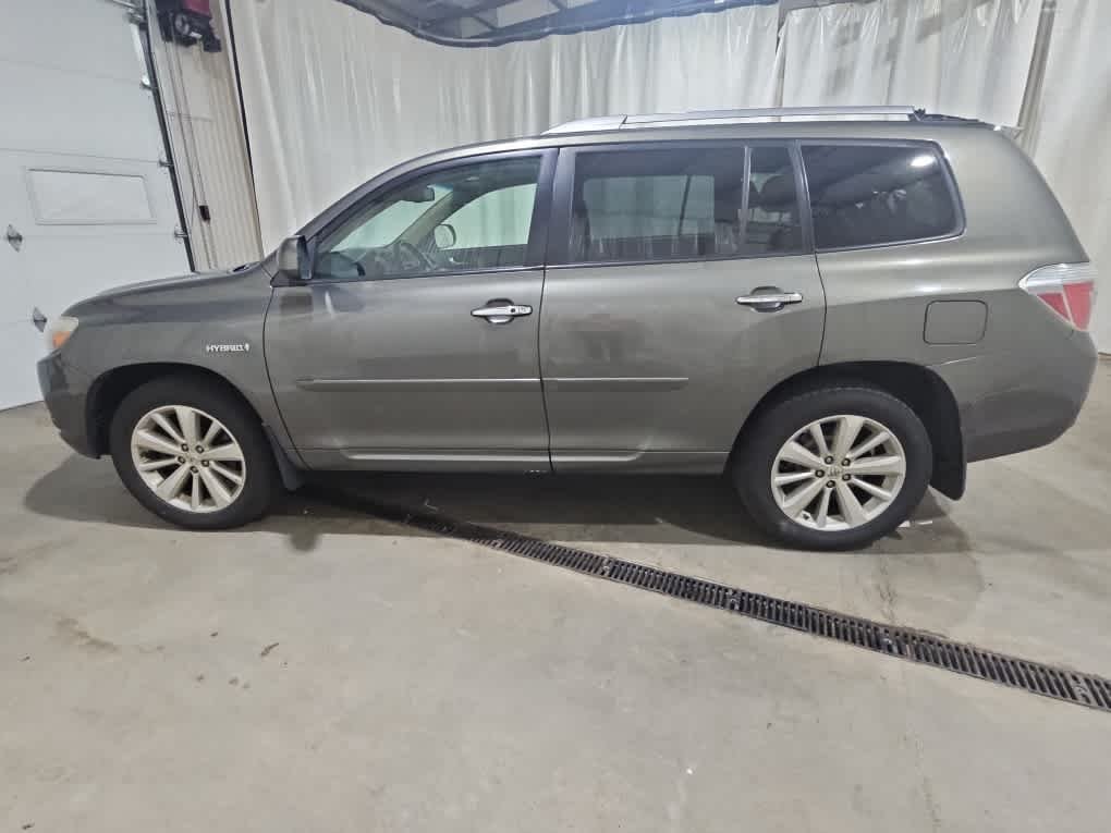 Used 2010 Cypress Pearl Toyota Limited w/3rd Row image 2