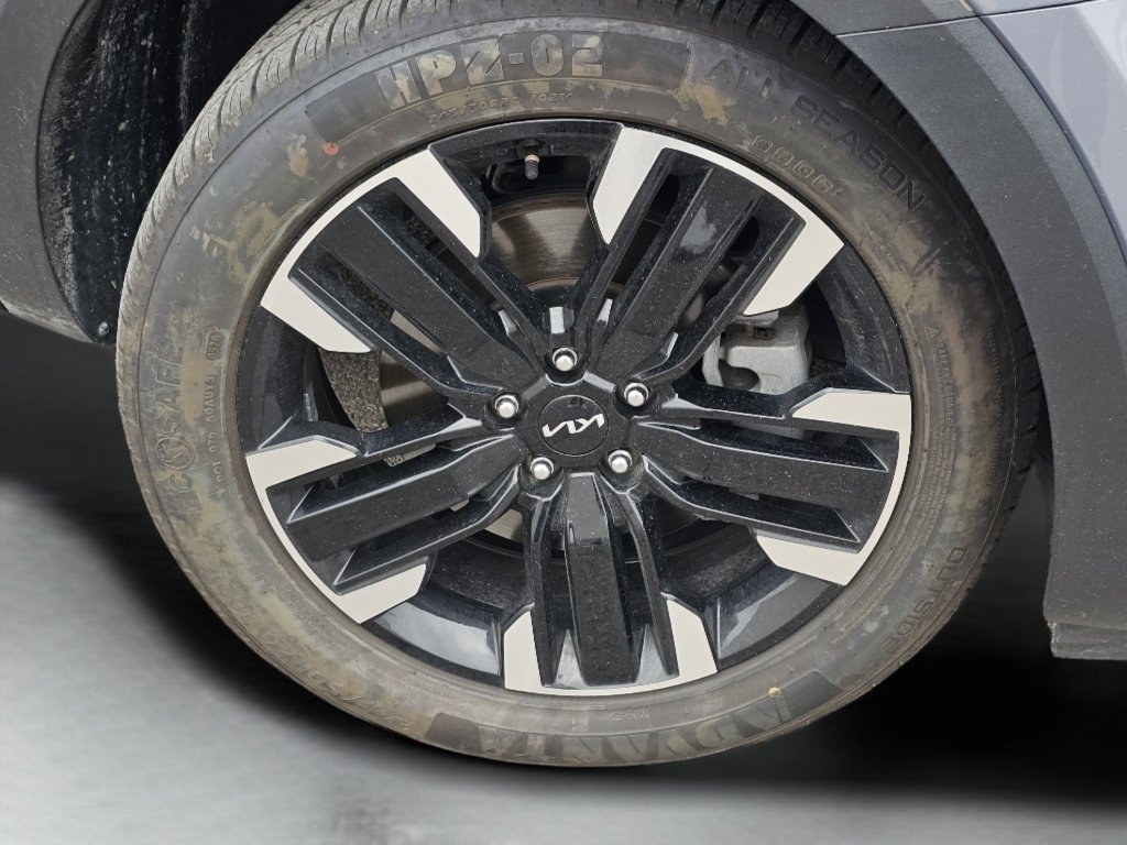 Used 2024 Everlasting Silver Kia SX Prestige image 20