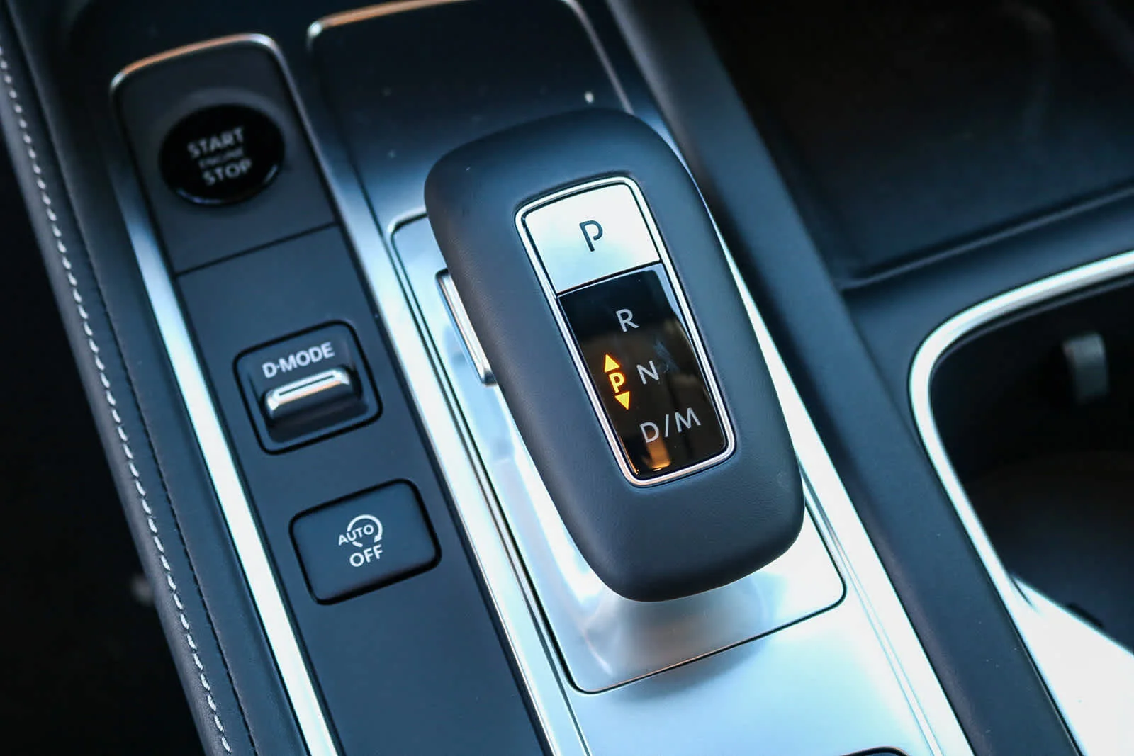 New 2026 MINERAL BLACK INFINITI Luxe FWD image 25