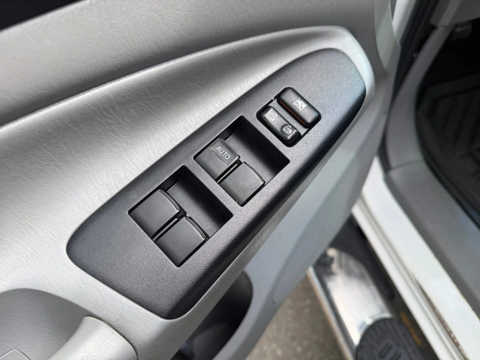 Used 2014 Super White Toyota Base image 45