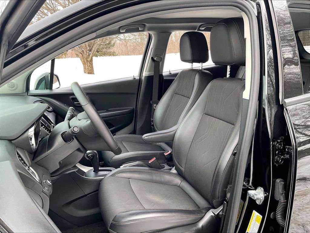 Used 2022 Black Chevrolet LT image 9