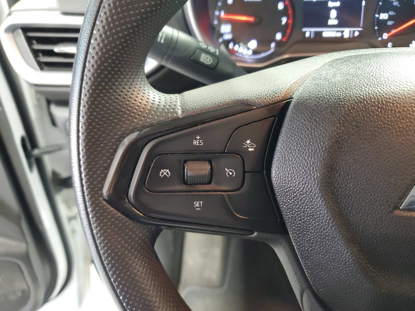 Used 2022 White Chevrolet LS image 17