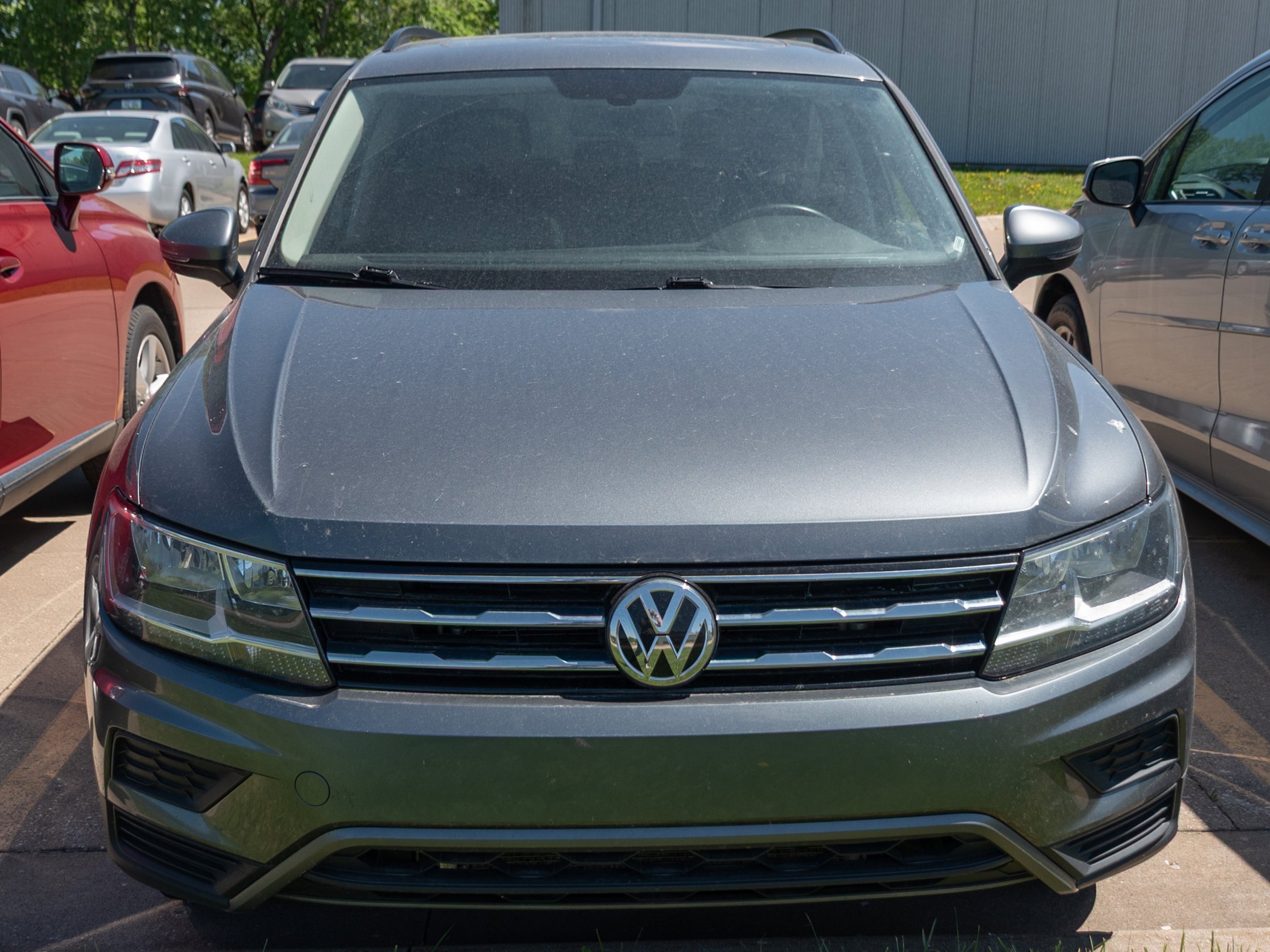 Used 2020 Gray Volkswagen SE image 3