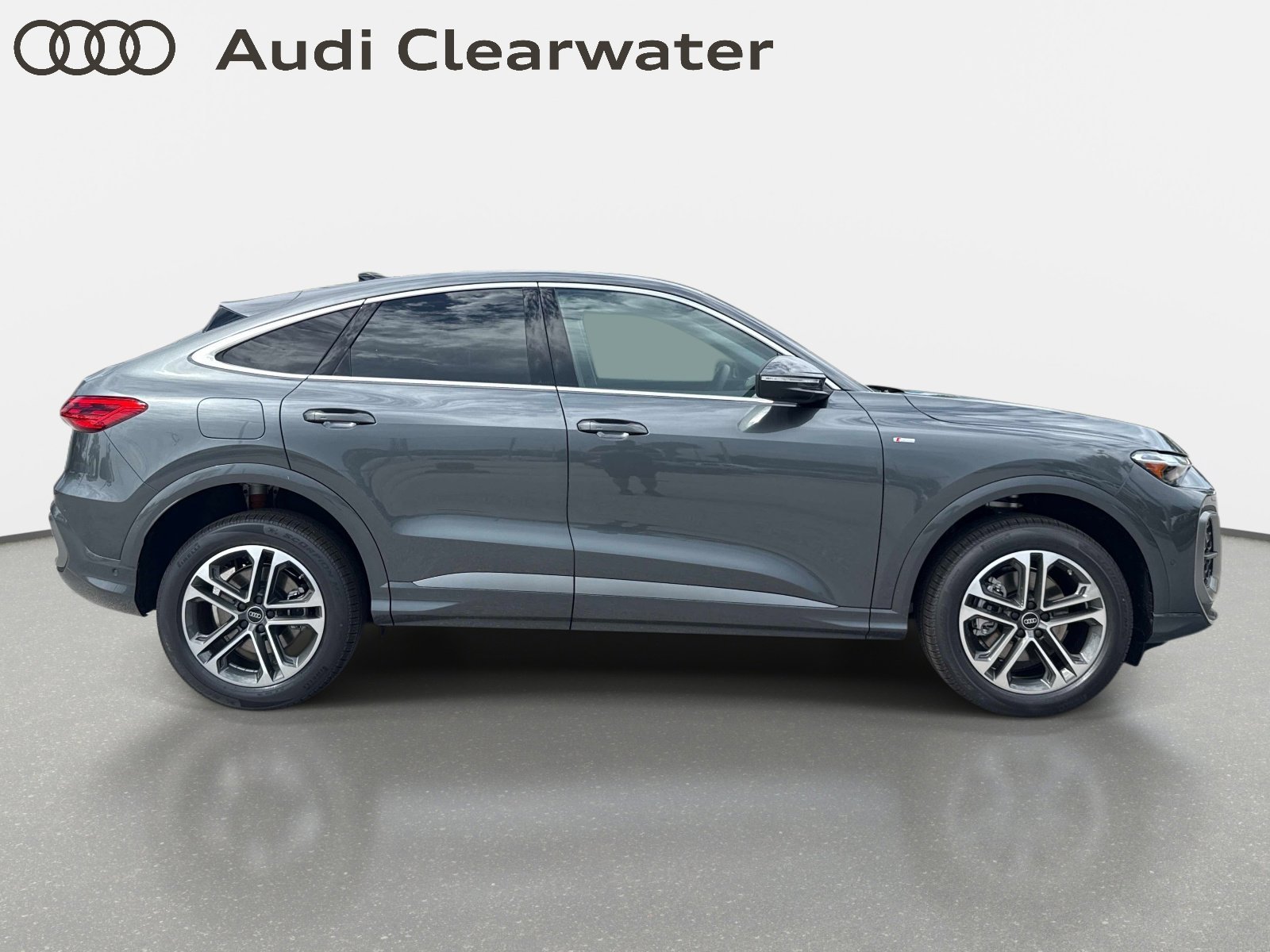 New 2026 Daytona Gray Pearl Effect Audi Premium image 5