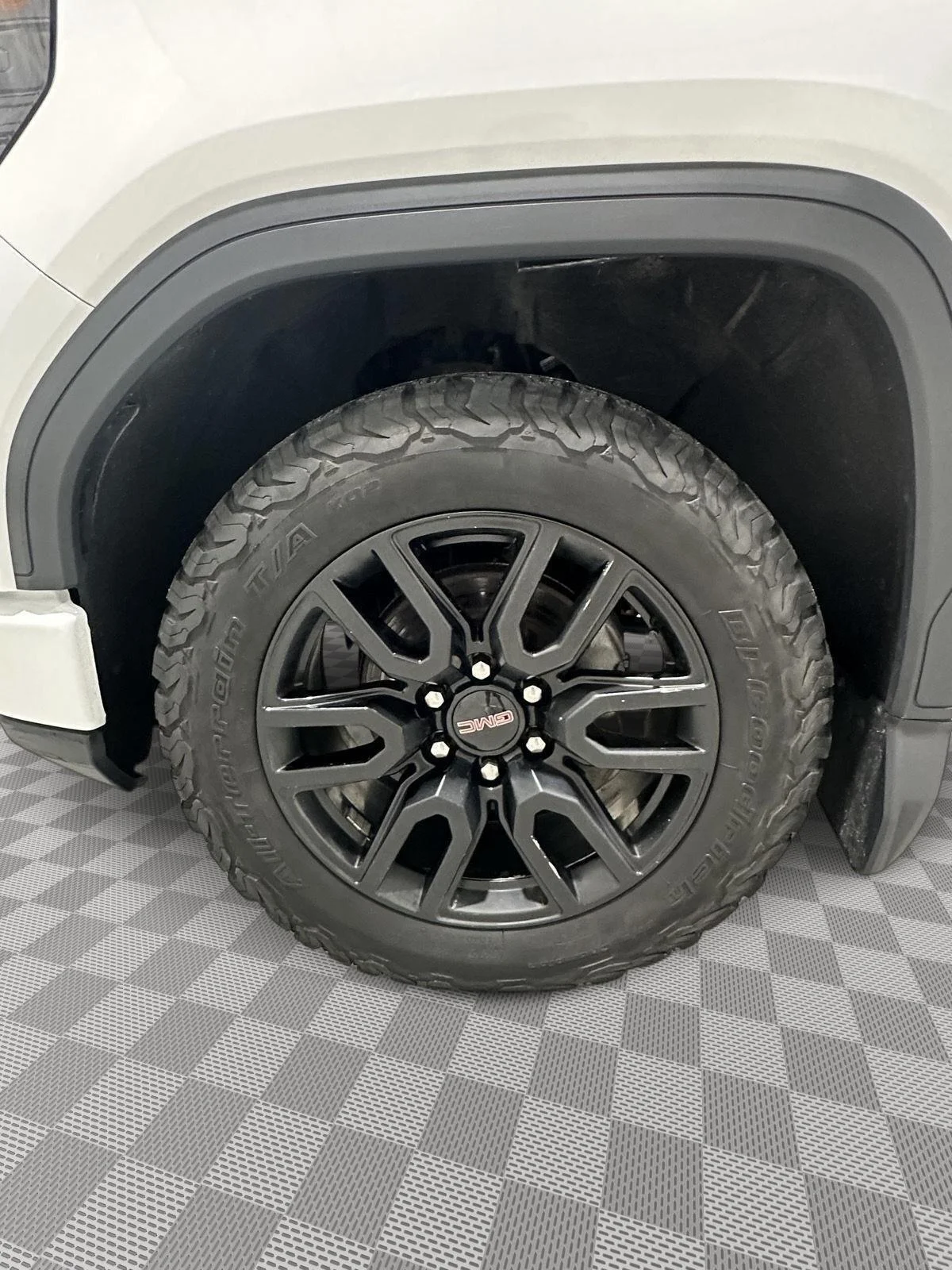 Used 2022 Summit White GMC Elevation image 30