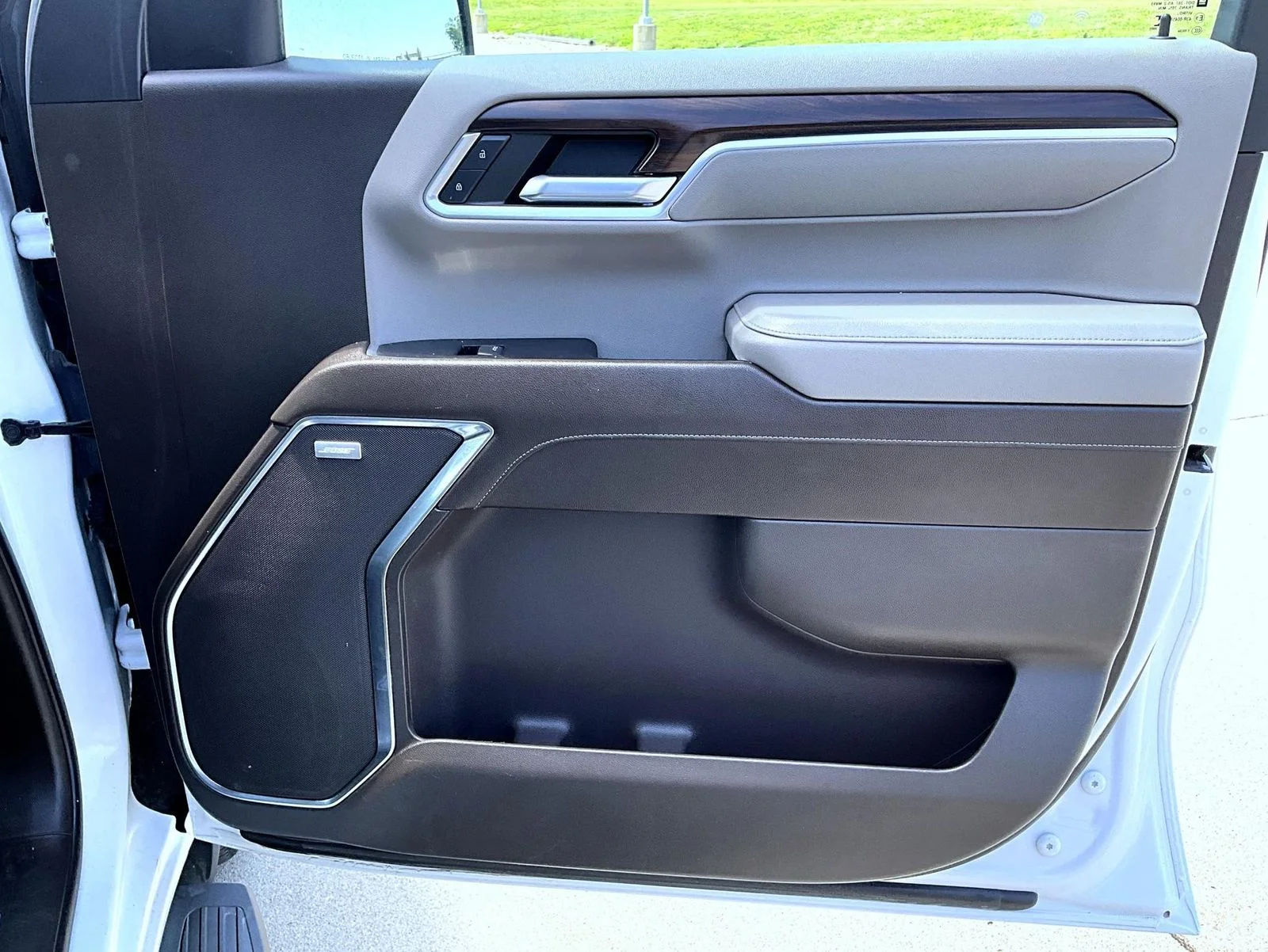 Used 2022 White GMC SLT image 17