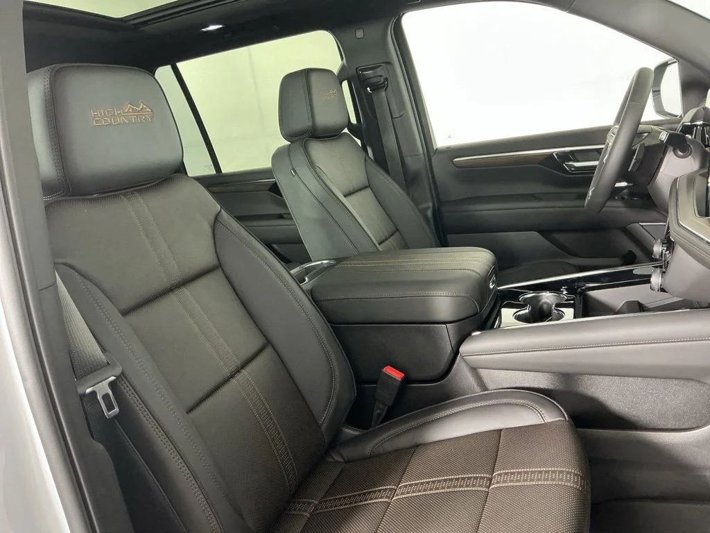 New 2027 Polar White Tricoat Chevrolet High Country image 18