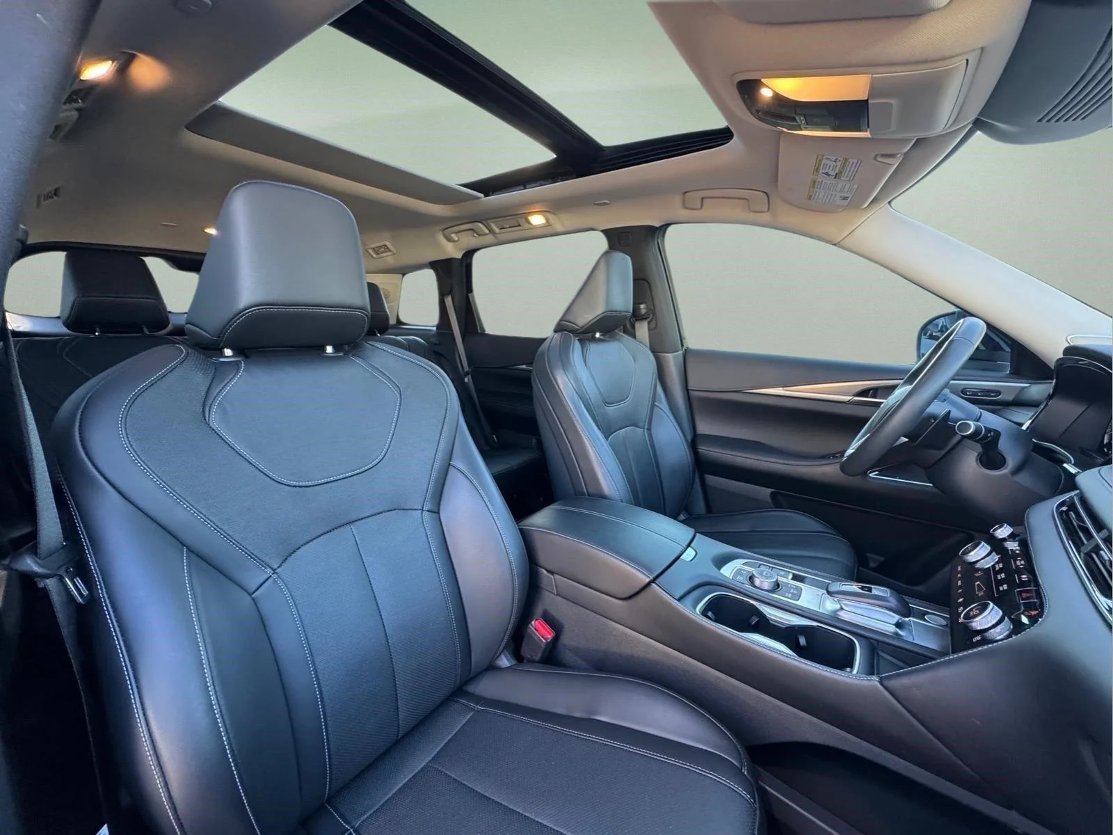 Used 2025 Graphite Shadow INFINITI LUXE image 11