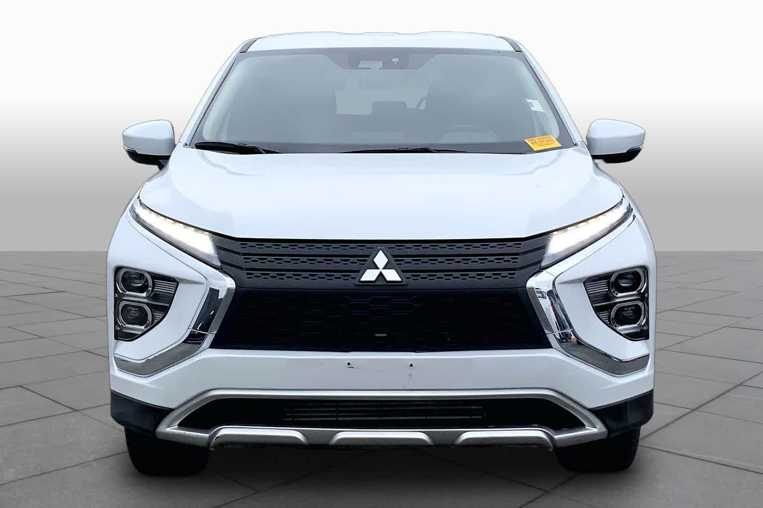 Used 2024 White Diamond Mitsubishi SE image 4