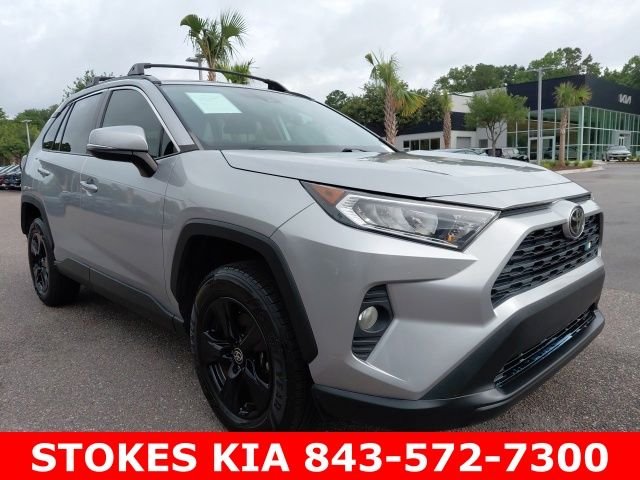 Used 2021 Silver Toyota XLE image 3
