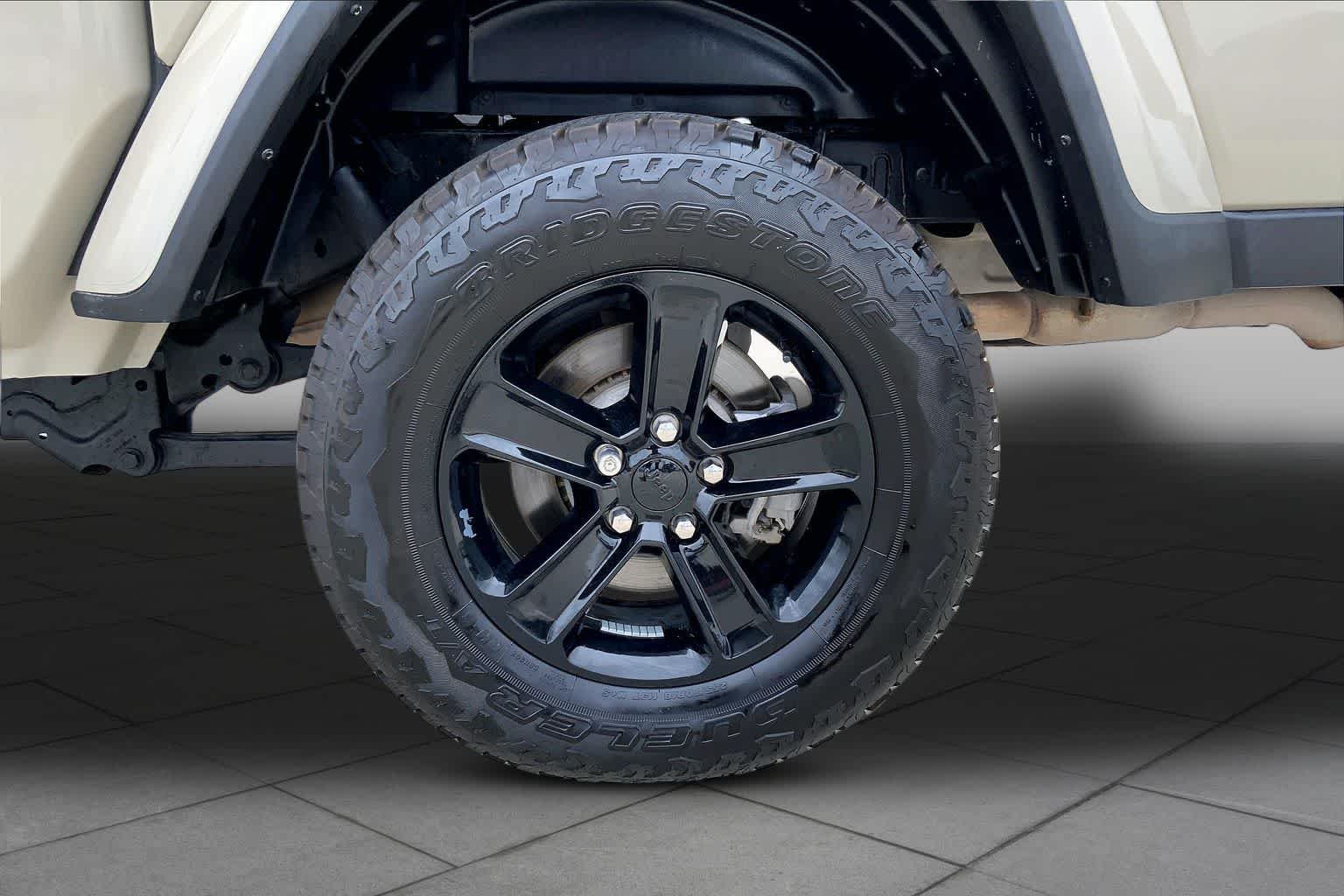 Used 2022 Hydro Blue Pearlcoat Jeep Altitude image 11